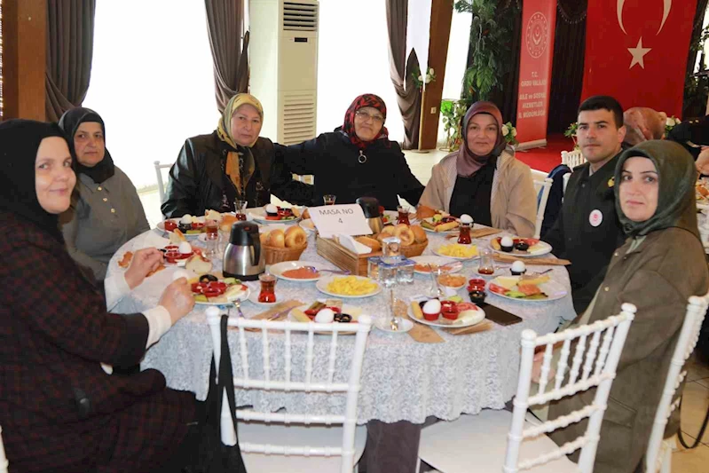 Başkan Tavlı: “Şehit ailelerimiz ve annelerimiz bizlere emanet”
