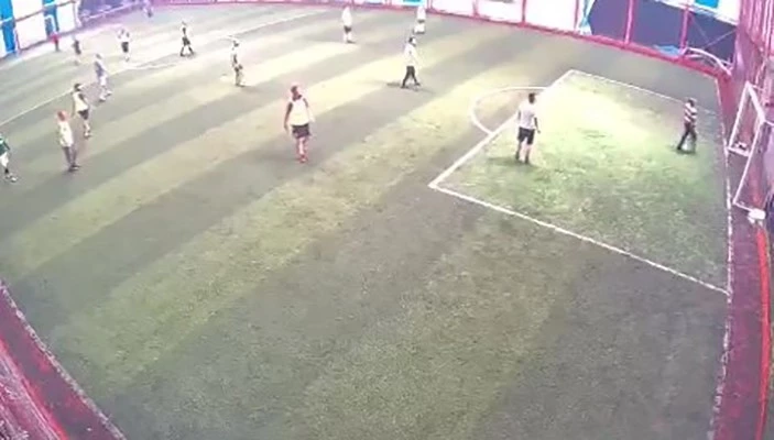 Diz çöküp yerlere yattı, yediği golü böyle anlattı: “Yılın en iyi yenilen golüydü”
