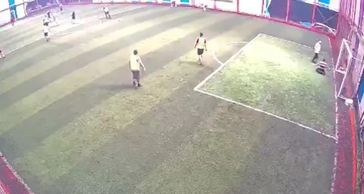 Diz çöküp yerlere yattı, yediği golü böyle anlattı: “Yılın en iyi yenilen golüydü”
