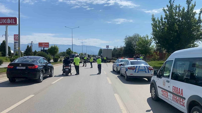 Tırın altına giren otomobilde hayatını kaybetti
