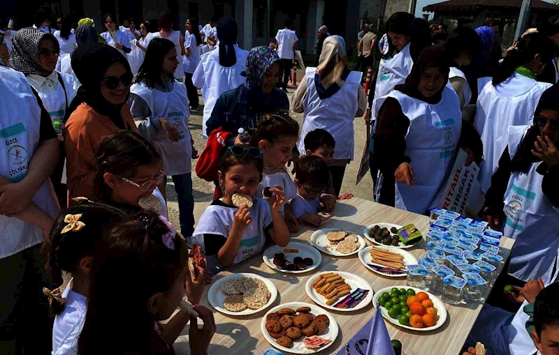 Hastane bahçesinde ücretsiz sağlık taraması yaptılar
