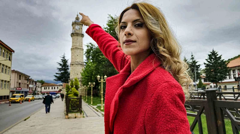 Tarihi saat kulesinin tepesindeki esrarengiz lamba
