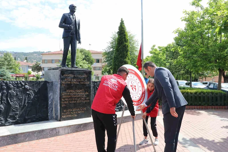 Taşova’da 19 Mayıs çelengi sunuldu
