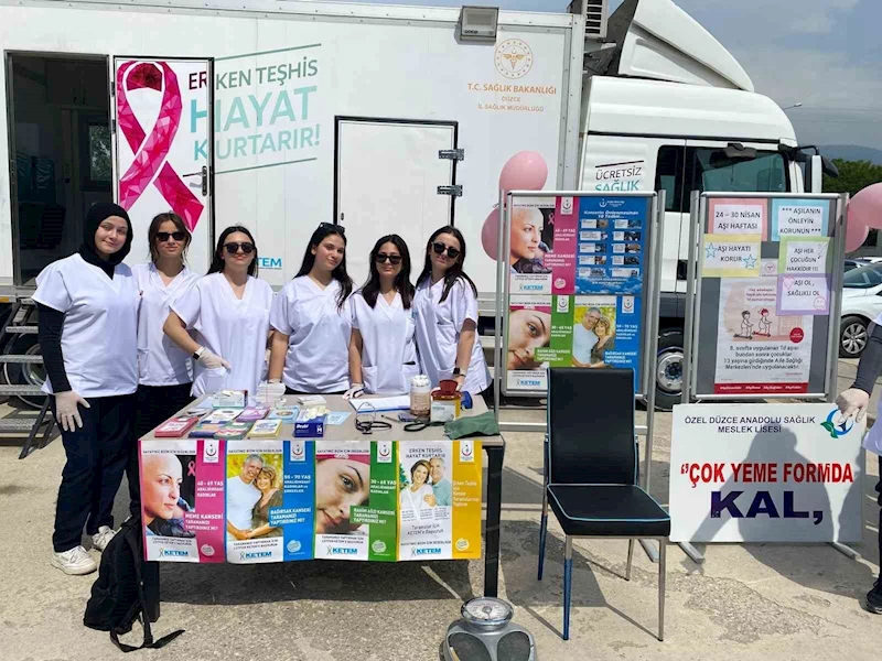 Hastane bahçesinde ücretsiz sağlık taraması yaptılar
