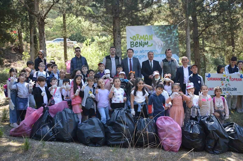 Çöp toplayıp fidan diktiler
