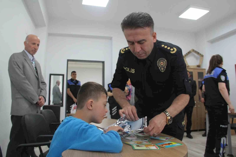 Emniyet Müdürü Pehlivan özel bireylerle müzik eşliğinde oynadı
