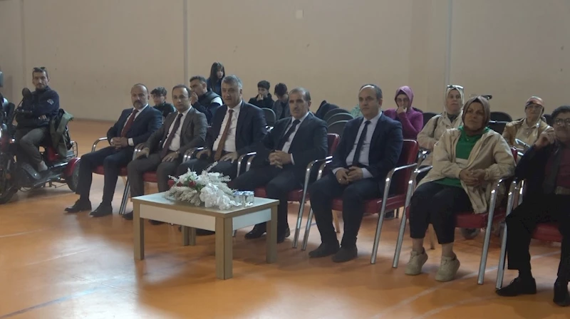 Dart yarışmasında engelli vatandaşlar hünerlerini sergiledi
