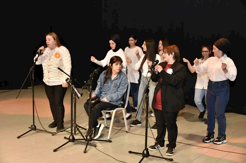 Gümüşhane’nin özel bireylerinden ‘çiçek’ gibi program
