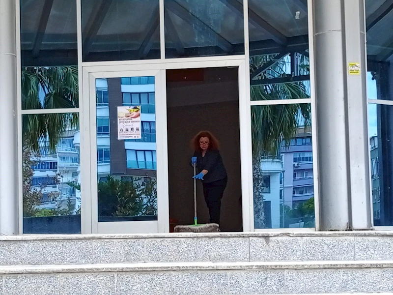 Basın biriminden temizliğe gönderilen gazeteci, mücadelesine destek istedi
