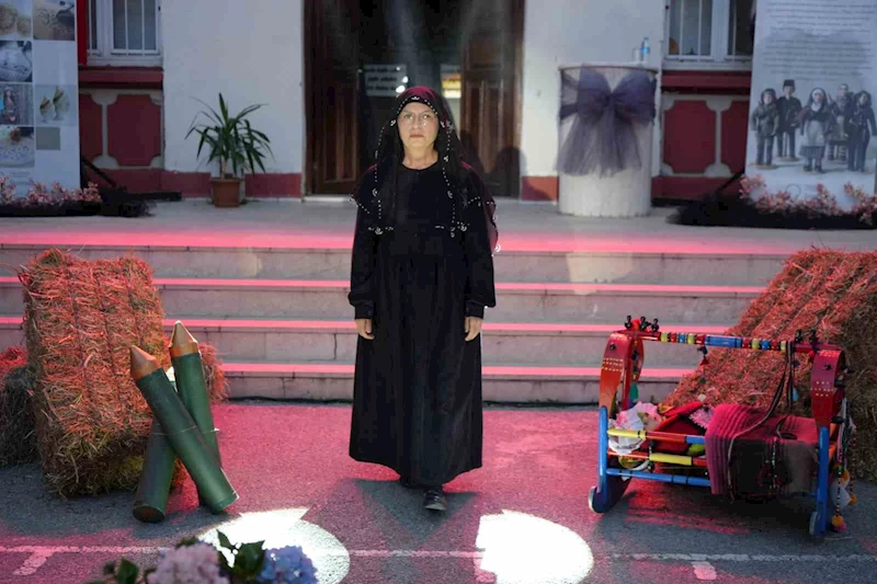 Milli Mücadele’nin kadın kahramanlarının giydiği kıyafetler defilede sahnelendi
