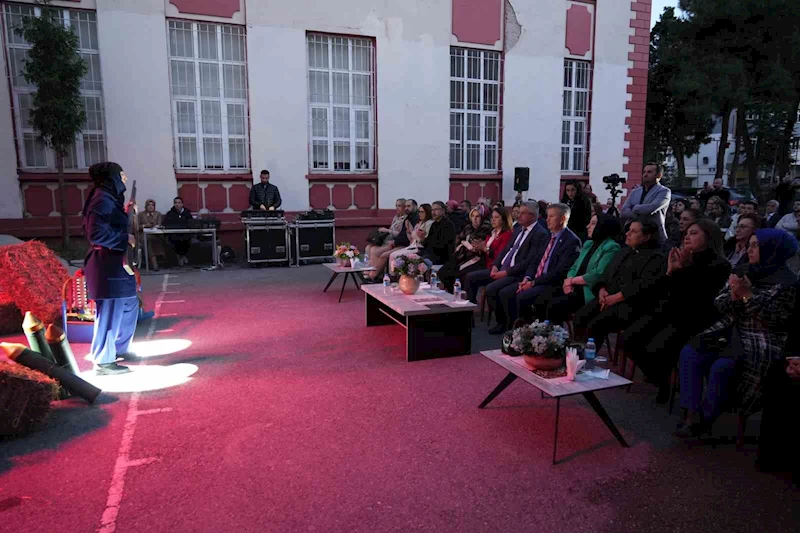 Milli Mücadele’nin kadın kahramanlarının giydiği kıyafetler defilede sahnelendi
