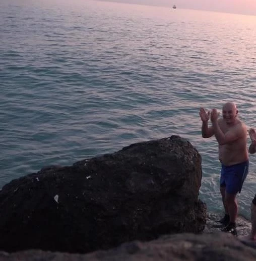 Denize girdikten sonra kalp krizi geçiren sağlık çalışanına veda
