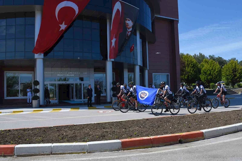 450 km pedal çevirerek Samsun’da ulaştılar
