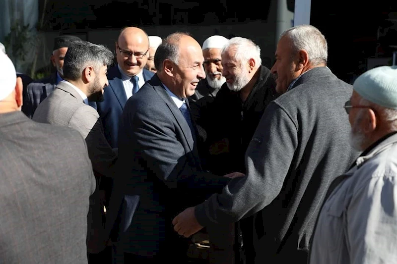 İlk hac kafilesi dualarla uğurlandı
