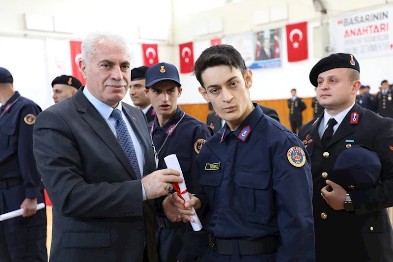 Temsili askerlik töreni öncesi duygusal anlar yaşandı: Oğlunu asker eden anne gözyaşlarını tutamadı
