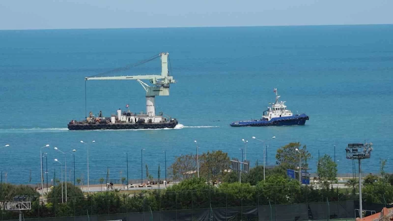 Ukrayna bandıralı römorkör ve vinç platformu dikkat çekti, gerçek sonra ortaya çıktı

