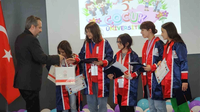 Çocuk Üniversitesi projesiyle minikler kampüs hayatını deneyimledi
