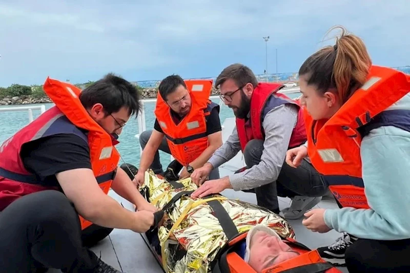 Denizden tıbbi tahliye eğitimi ve tatbikatı gerçekleştirildi

