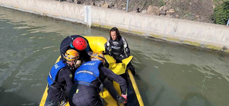 Giresun’da su kanalına uçan araçta kaybolan 2 kişinin cansız bedenine ulaşıldı
