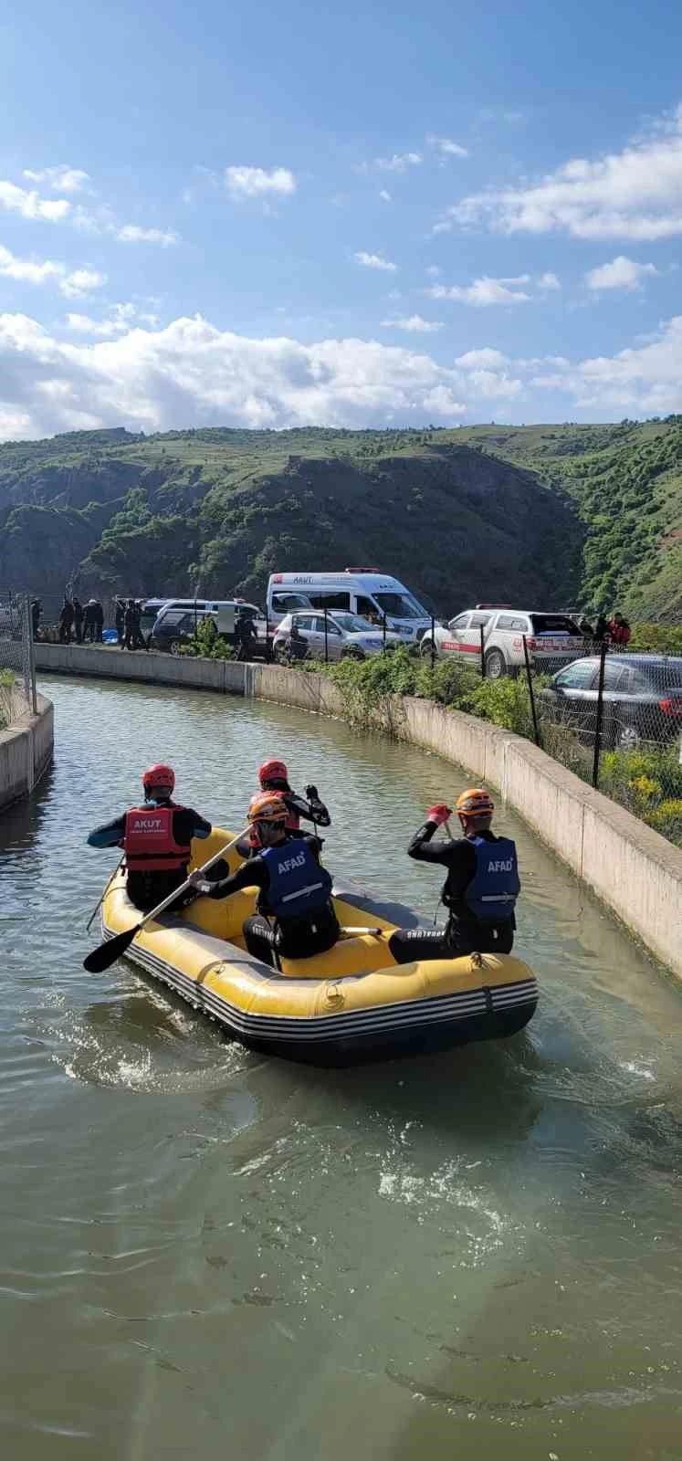 Giresun’da su kanalına uçan araçta kaybolan 2 kişinin cansız bedenine ulaşıldı
