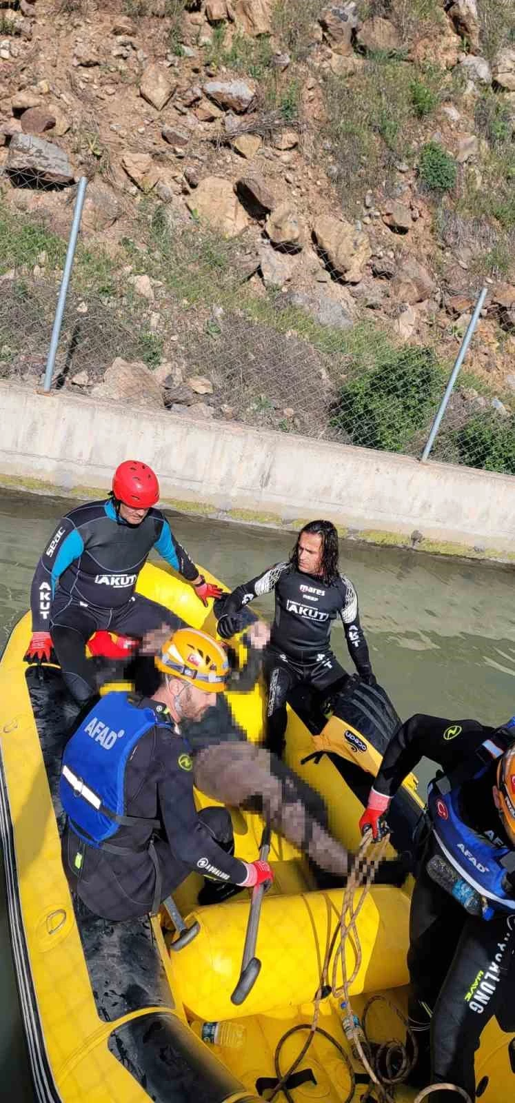 Giresun’da su kanalına uçan araçta kaybolan 2 kişinin cansız bedenine ulaşıldı
