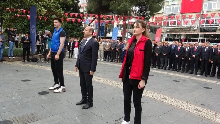 Samsun’da 19 Mayıs kutlamaları Atatürk Anıtı’ndaki törenle başladı
