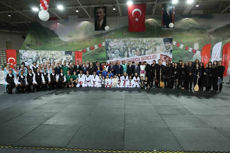 Rize’de 19 Mayıs Atatürk’ü Anma Gençlik ve Spor Bayramı kutlandı
