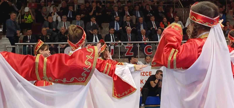 Huzurevi sakinlerinin konseri ayakta alkışlandı
