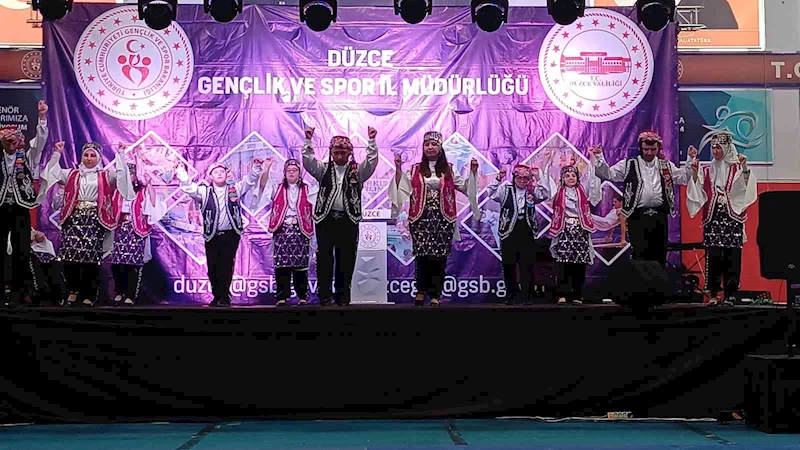 Huzurevi sakinlerinin konseri ayakta alkışlandı
