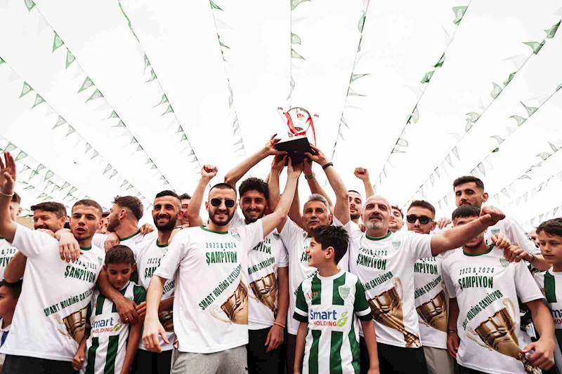 Çayelispor 3. Lig kupasını kaldırdı
