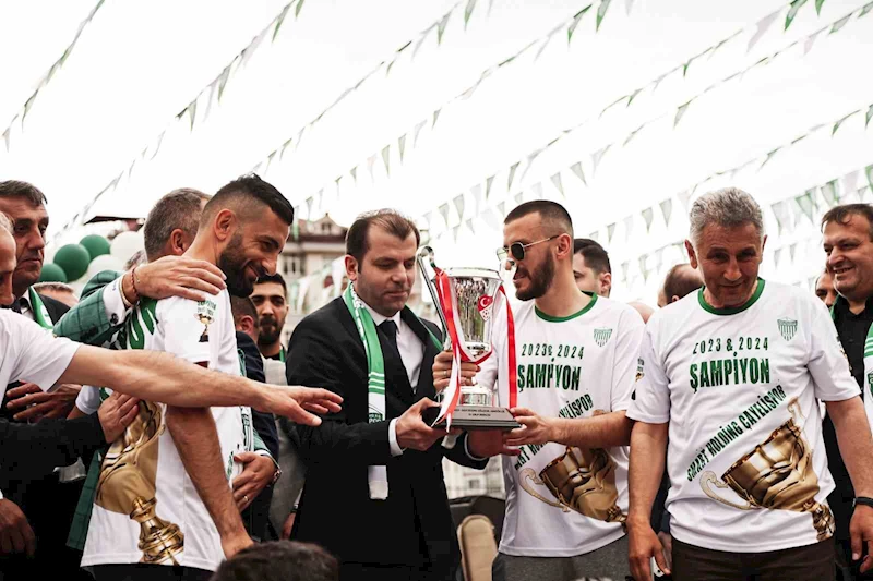 Çayelispor 3. Lig kupasını kaldırdı
