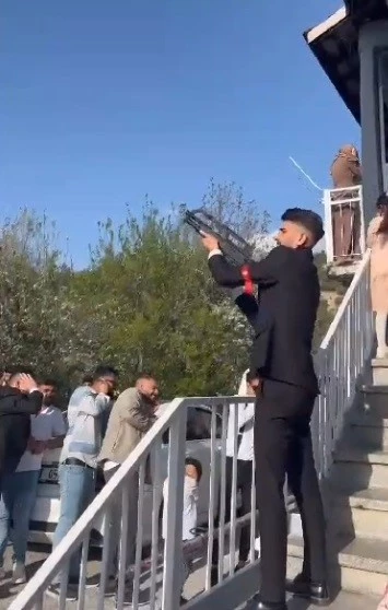Gelin ve damat silahla ateş açtı
