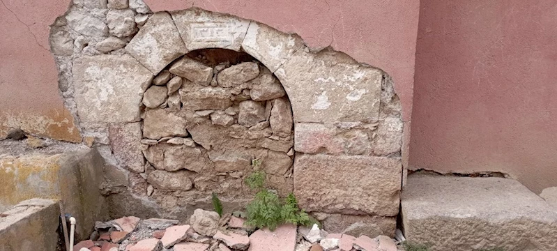 Tarihi kapıyı deprem ortaya çıkardı
