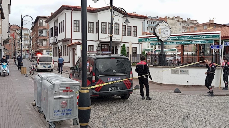 Sokak ortasında bıçaklandı
