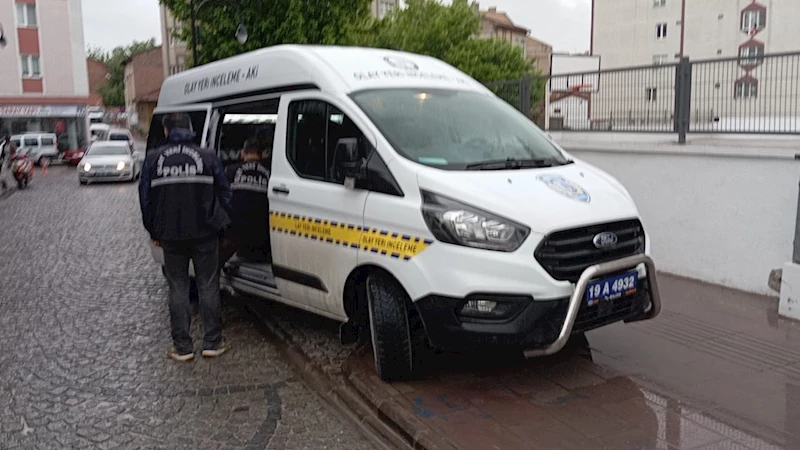 Sokak ortasında bıçaklandı
