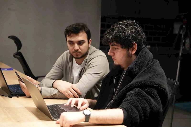 Üniversite-sanayi arasındaki dijital köprüyü kuracak mobil uygulama: ’JobSocial’
