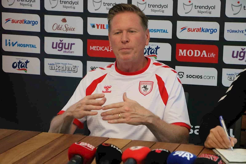 Markus Gisdol: “Taraftarımızın ve şehrin Trabzonspor maçını dört gözle beklediğinin bilincindeyiz”
