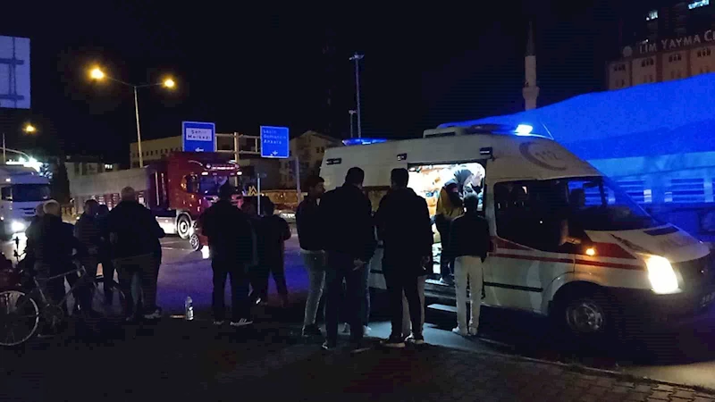 Otomobil hafif ticari araca çarptı: 3 yaralı
