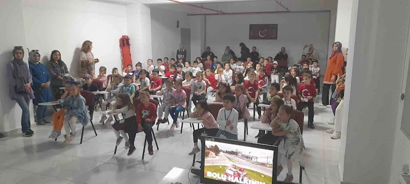 Minik öğrenciler itfaiyeciliği öğrendi
