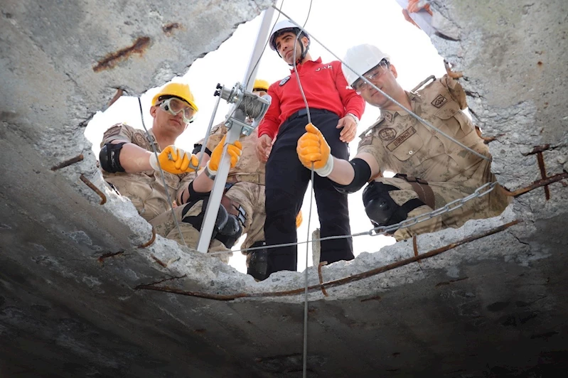 Amasya’da komandolara arama-kurtarma eğitimi
