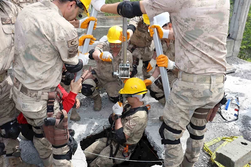 Amasya’da komandolara arama-kurtarma eğitimi
