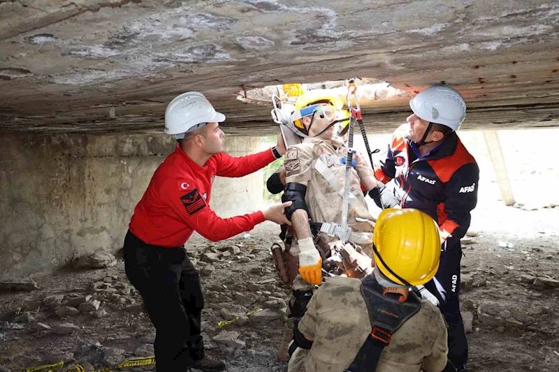 Amasya’da komandolara arama-kurtarma eğitimi
