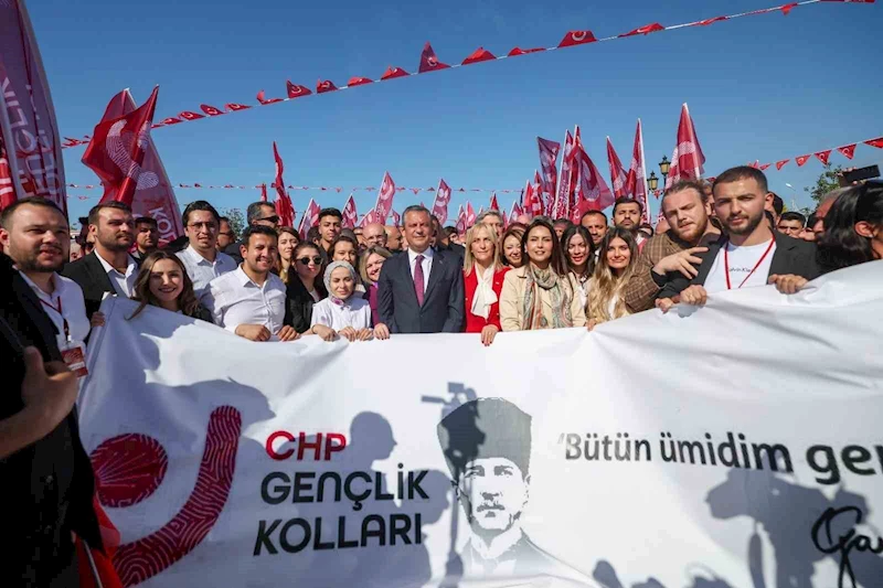 Başkan Tugay Samsun’da kortej yürüyüşü ve törene katıldı
