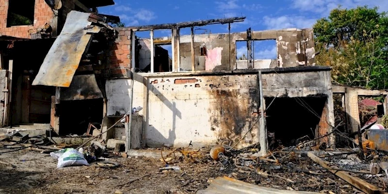 7 yıl önce elleriyle yaptıkları ev kül oldu
