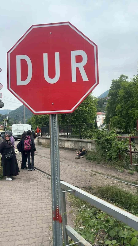 Sokak ortasında baygınlık geçirdi
