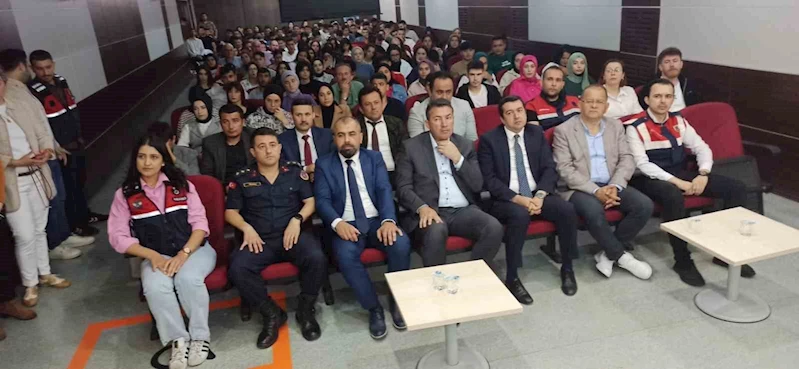 Devrek’te Jandarmadan öğrencilere konferans
