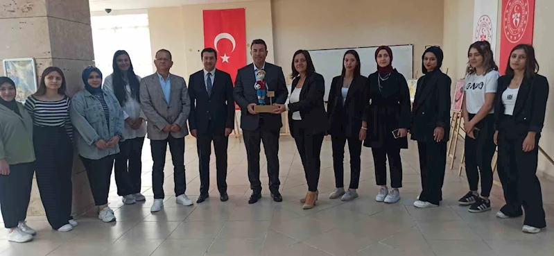 Devrekli öğrencilerden karma sergi
