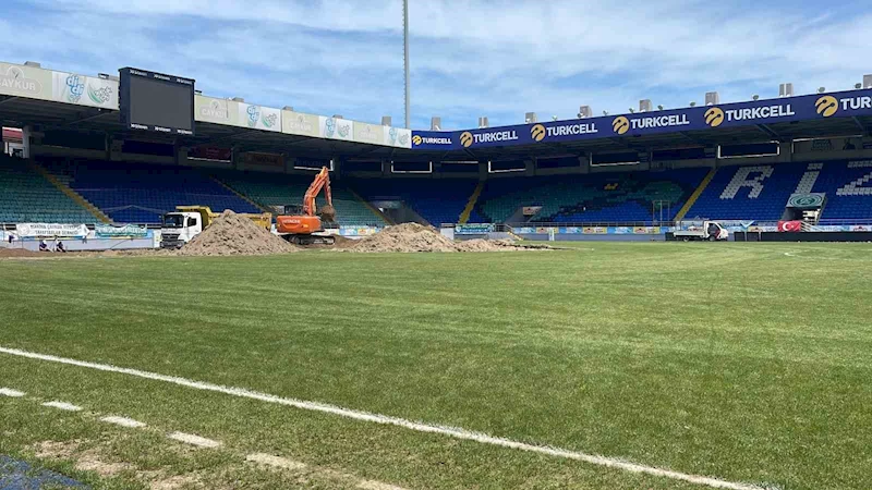Çaykur Rizespor’un stadının zemini yenileniyor

