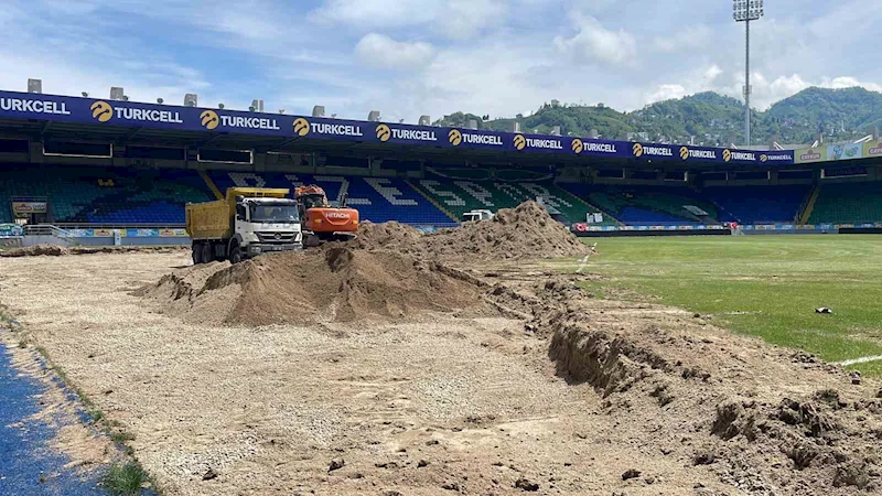 Çaykur Rizespor’un stadının zemini yenileniyor
