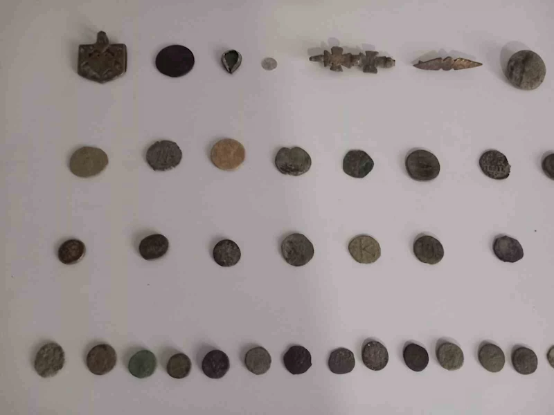Samsun’da 121 adet sikke, 10 adet obje ele geçirildi: 2 gözaltı
